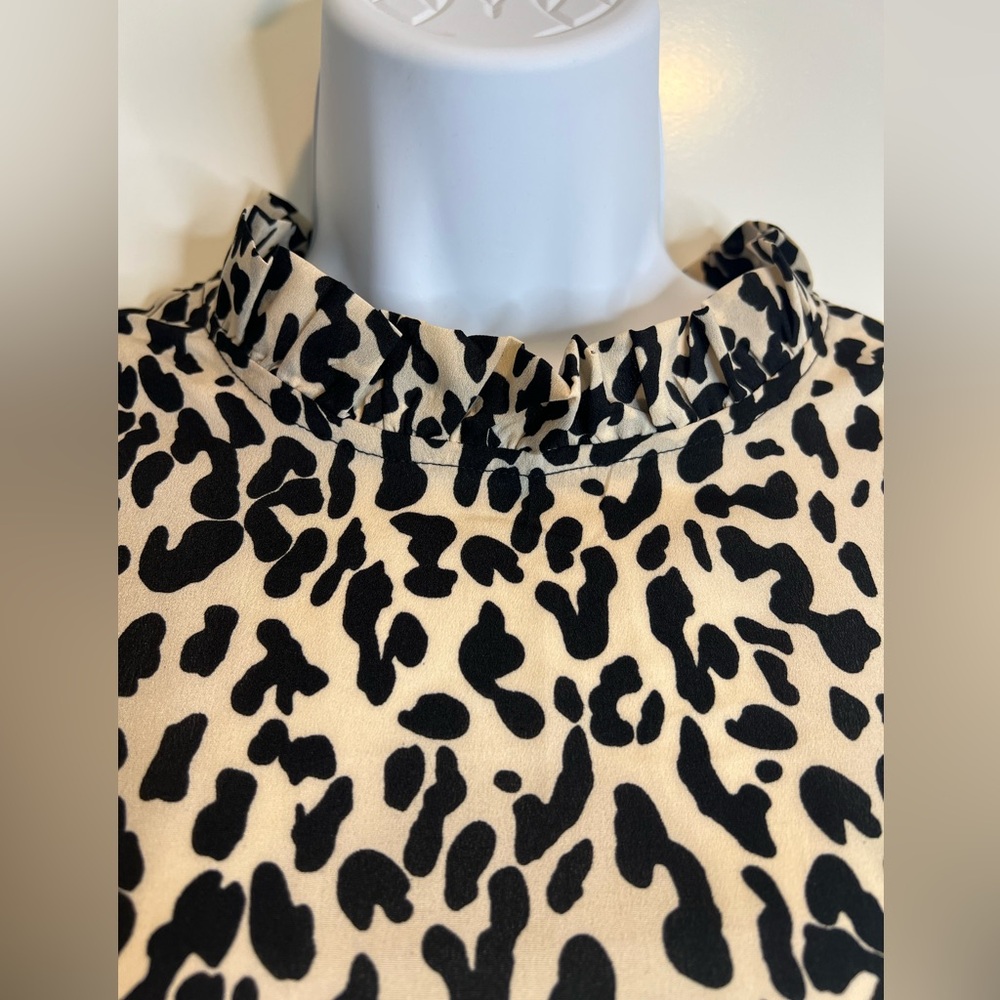 Leopard Print Ruffle Sleeve Top - Picture 2 of 6